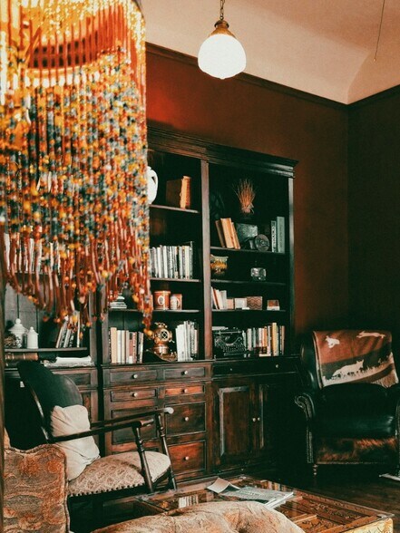 More Photos Of 40 SE Heimrich St, Dufur Hotel For Sale