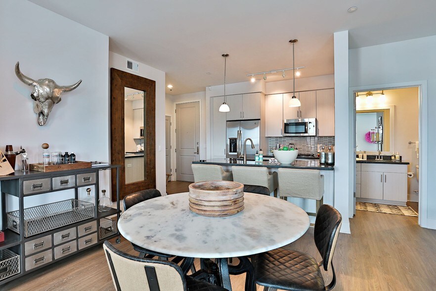 More Photos Of 7350 E Stetson Dr, Scottsdale Apartments For Lease