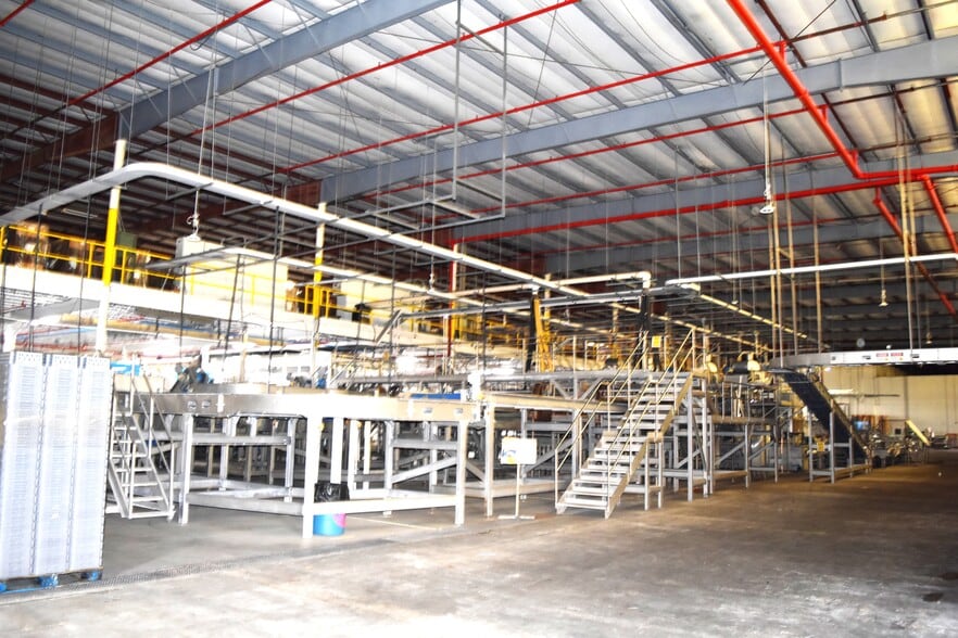 More Photos Of 4006 N Airport Rd, Plant City Warehouse For Sale