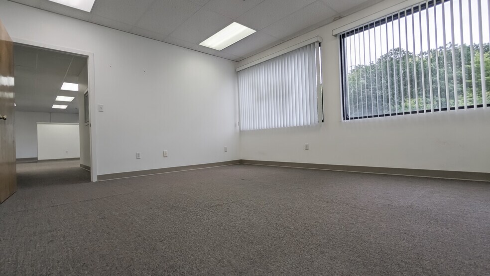 More Photos Of 1795 Boston Post Rd, Guilford Office For Sale