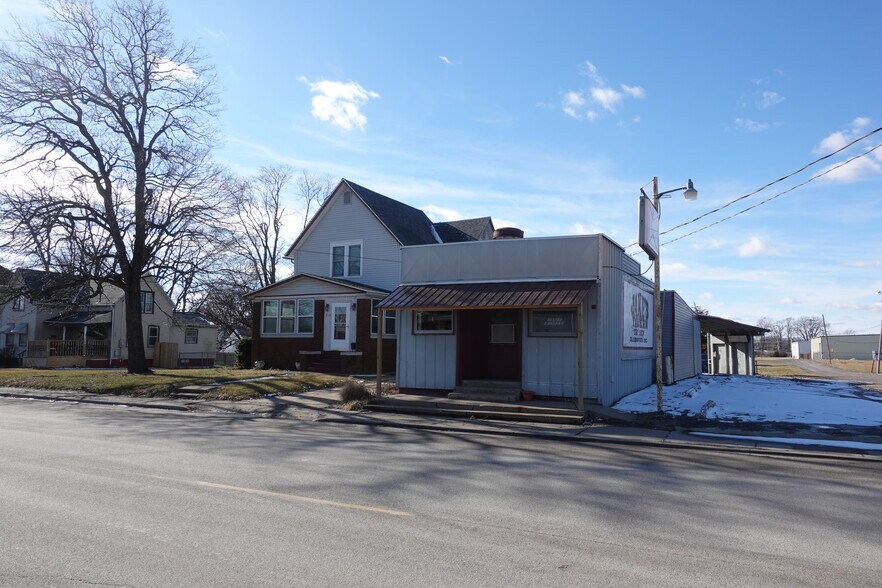 Primary Photo Of 714 S Henderson St, Galesburg Bar For Sale