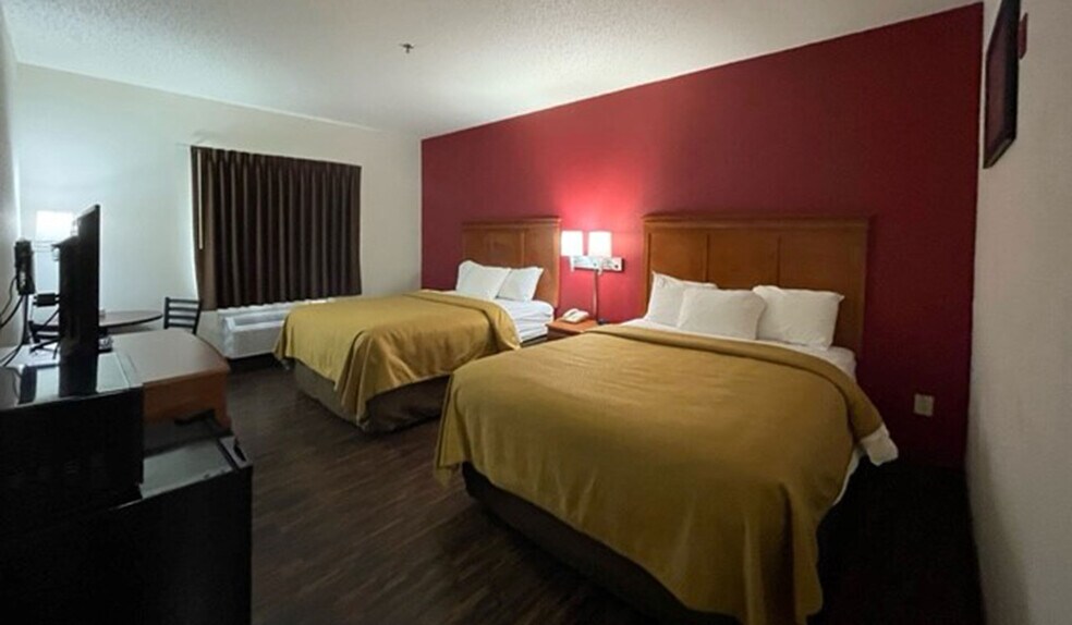 More Photos Of 717 E Bannerman Ave, Redgranite Hotel For Sale