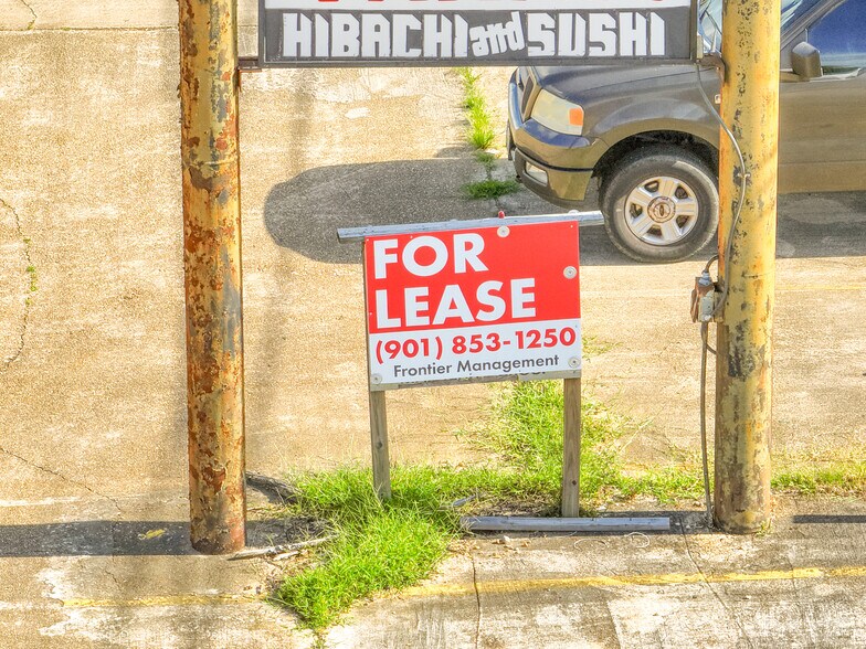 More Photos Of 1409 S Adams St, Fulton Storefront For Lease