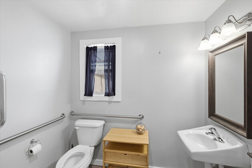 More Photos Of 105 W 200 N, Logan Office For Sale