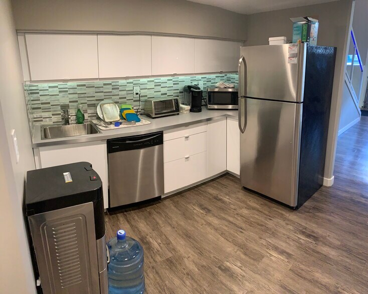 More Photos Of 9903 209 St NW, Edmonton Warehouse For Sale