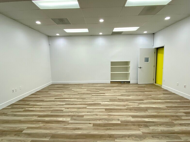 More Photos Of 1926 Kellogg Ave, Carlsbad Research And Development For Lease