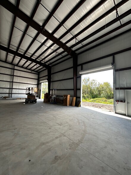 More Photos Of 1355 Sarasota Center Blvd, Sarasota Warehouse For Lease