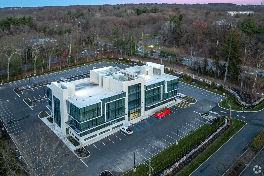 More Photos Of 10 Executive Blvd, Suffern Medical For Lease