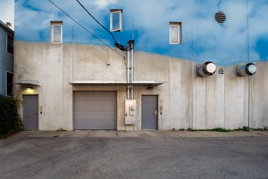 More Photos Of 2058 W Grand Ave, Chicago Loft Creative Space For Sale