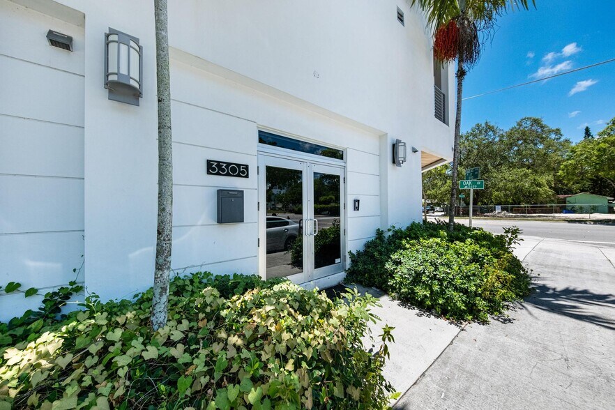 More Photos Of 3305 SW 37th Ave, Miami Office For Sale