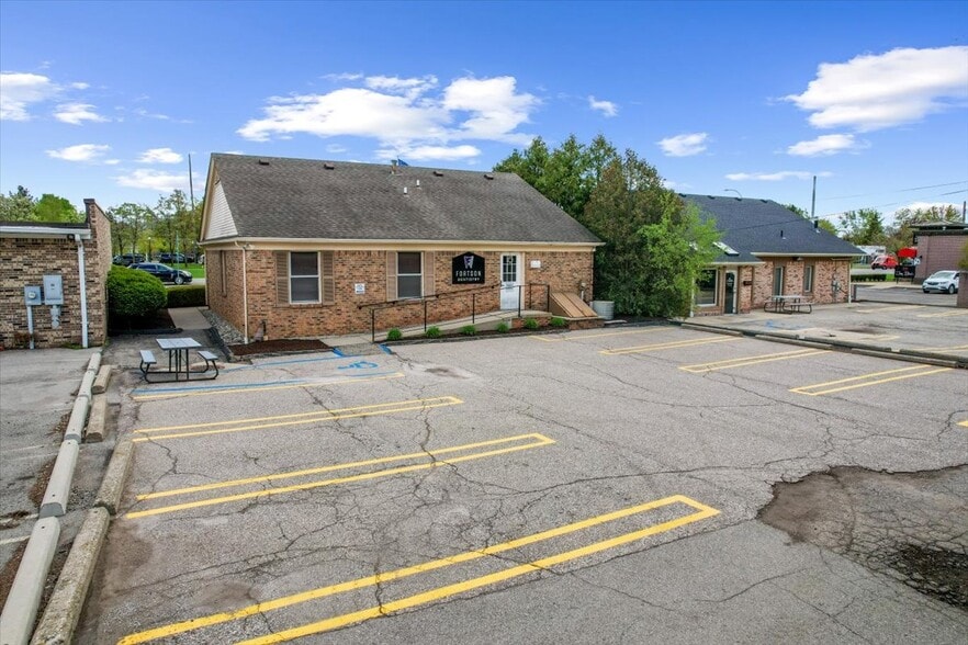 More Photos Of 27445 Southfield Rd, Southfield Medical For Sale