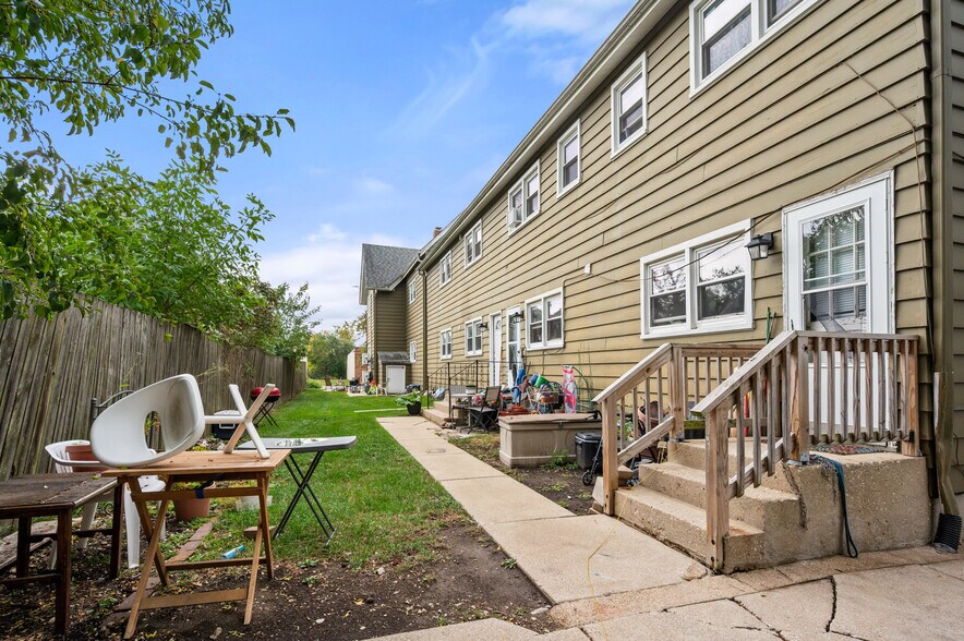 More Photos Of 304 Hankes Ave, Aurora Apartments For Sale