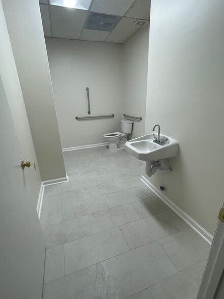 More Photos Of 6575 Stage Rd, Bartlett Office For Lease