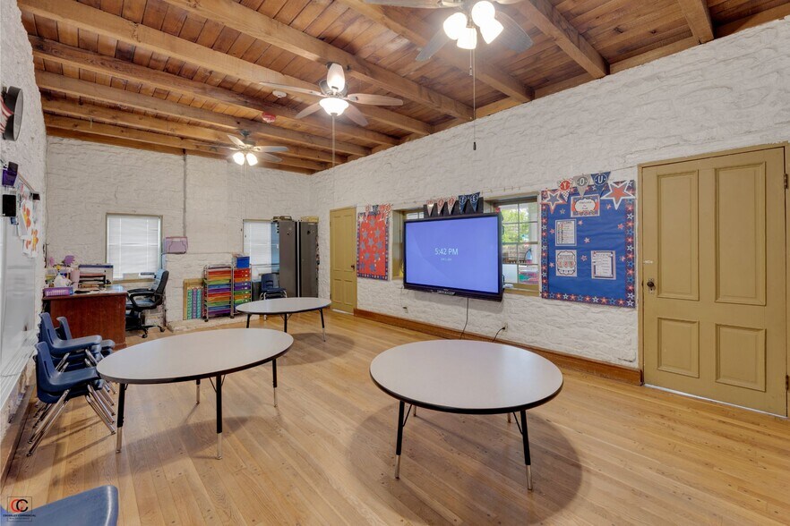 More Photos Of 14 Chisholm Trail Rd, Round Rock Schools For Sale