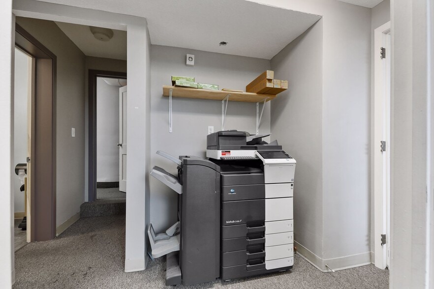 More Photos Of 800 N 42nd Ave, Minneapolis Medical For Lease