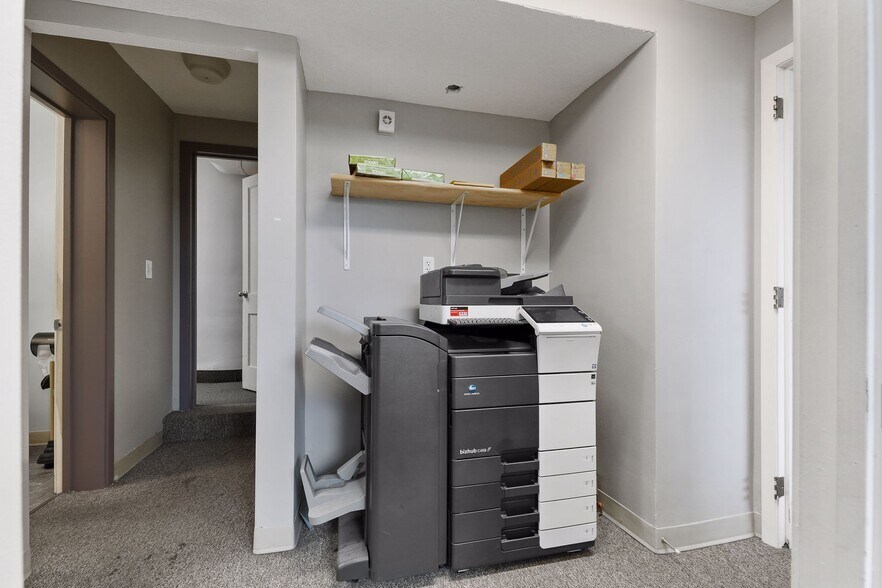More Photos Of 800 N 42nd Ave, Minneapolis Medical For Lease