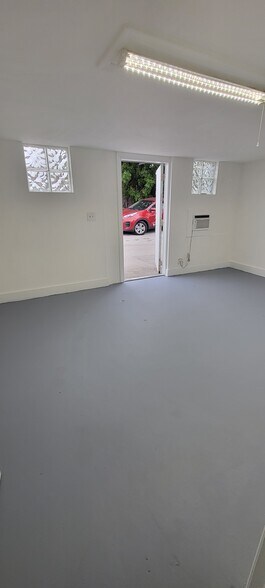 More Photos Of 515-517 S Flagler Ave, Pompano Beach Warehouse For Lease