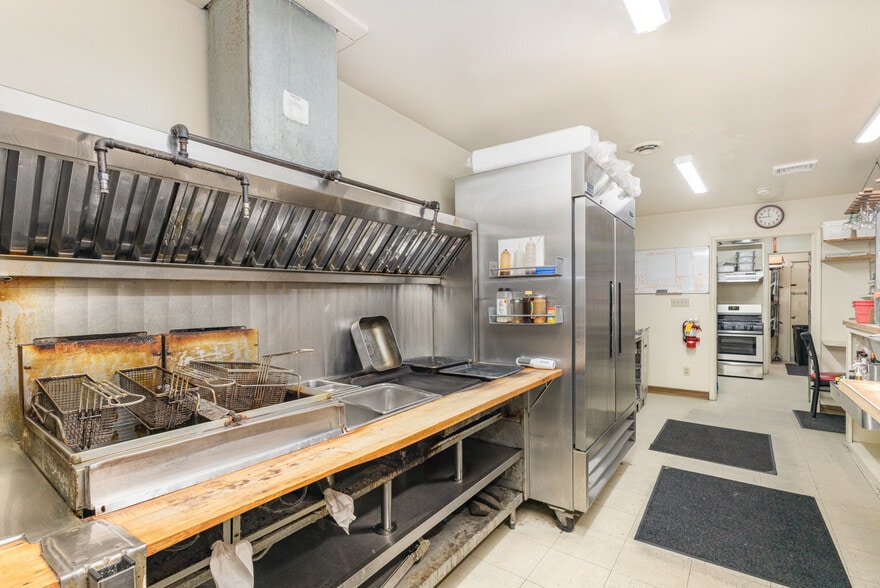 More Photos Of 15220 Kings Hwy, Montross Restaurant For Sale