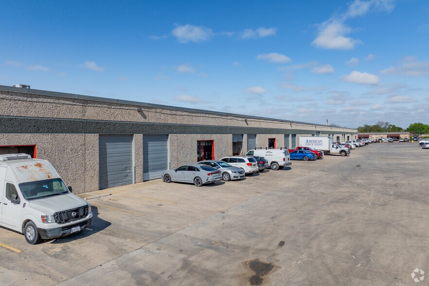 More Photos Of 7492-7522 Reindeer Trl, San Antonio Unknown For Lease