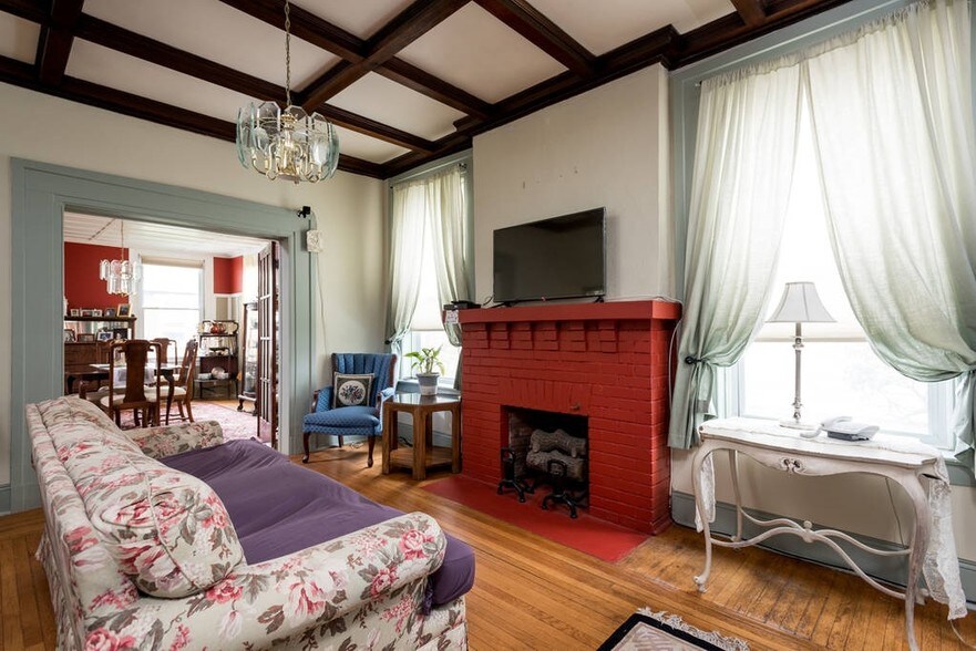 More Photos Of 562 5th Ave, Troy Specialty For Lease