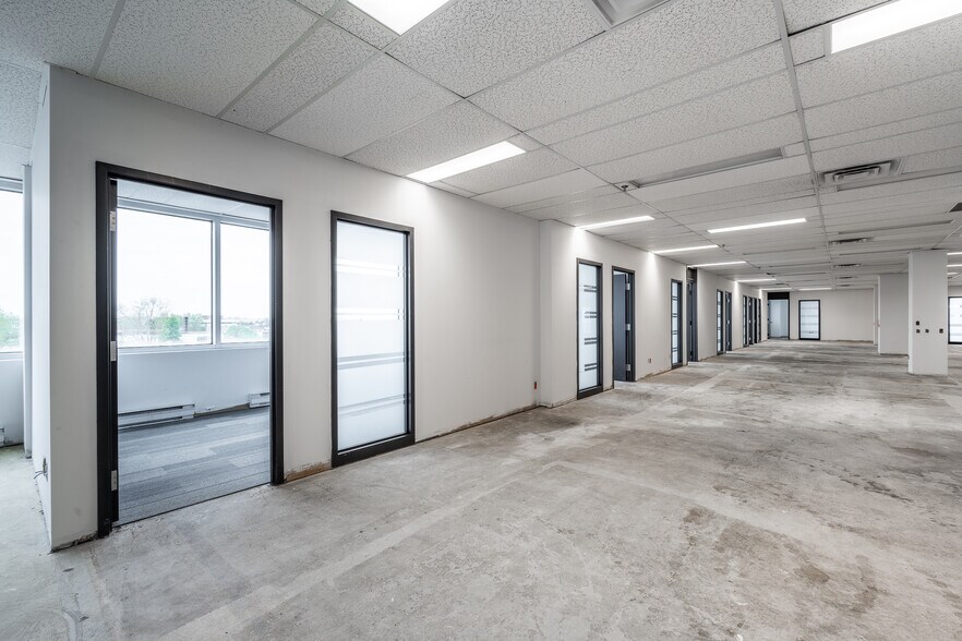 More Photos Of 8000 Boul Décarie, Montréal Office For Lease