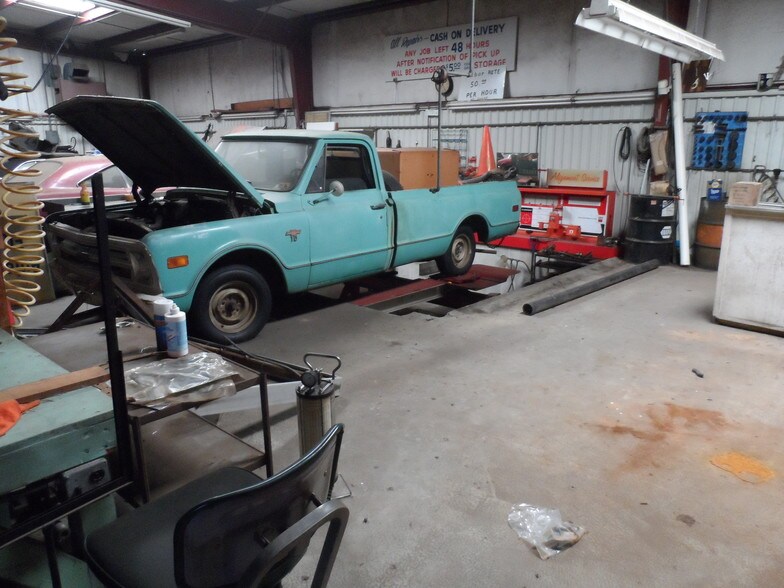 318 Forest Pky, Forest Park, GA 30297 Retail For Lease