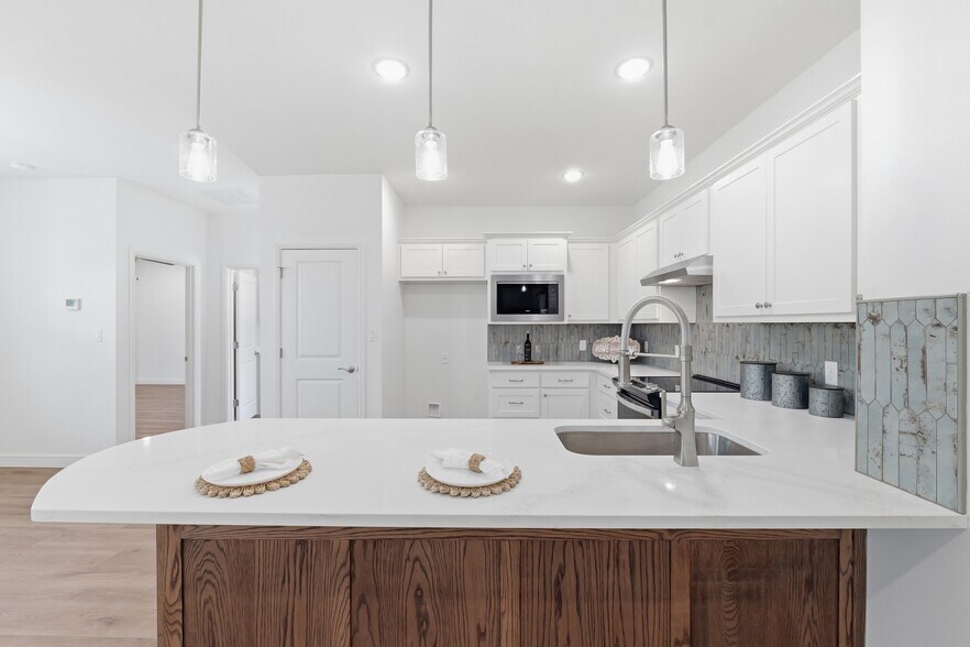 More Photos Of 200-210 Ewell st, Granbury Apartments For Sale