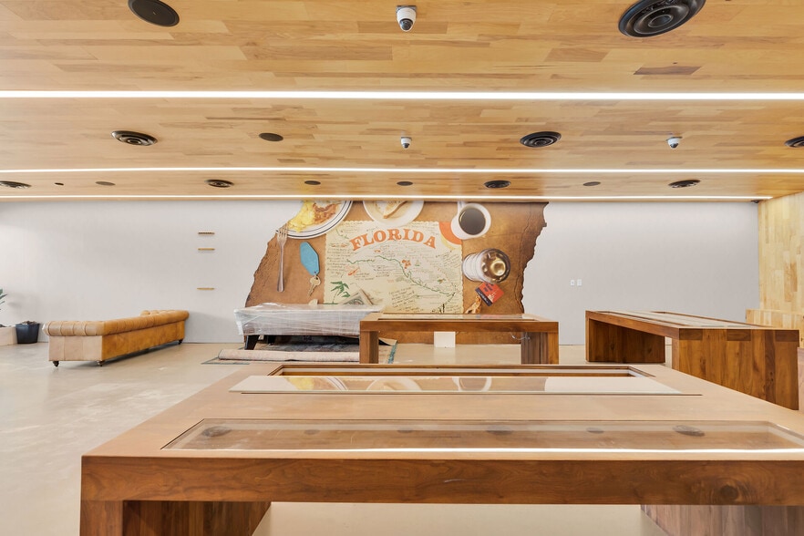 More Photos Of 132 Duval St, Key West Restaurant For Lease