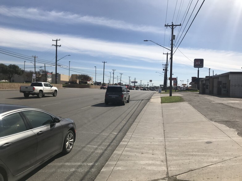 More Photos Of 1733 Bandera Rd, San Antonio Carwash For Sale