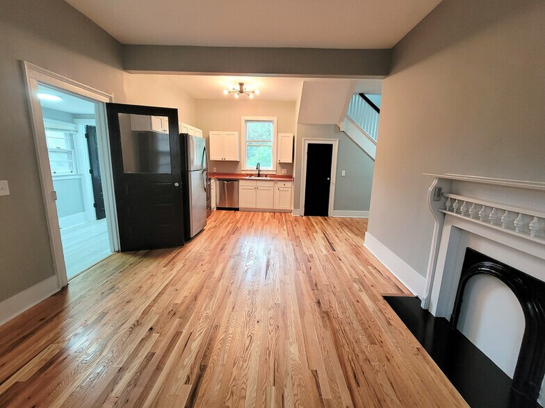 More Photos Of 302 Picadilly St, Columbia Specialty For Sale