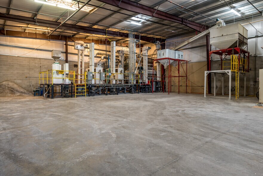More Photos Of 1770 Business Center Ln, Kissimmee Warehouse For Lease