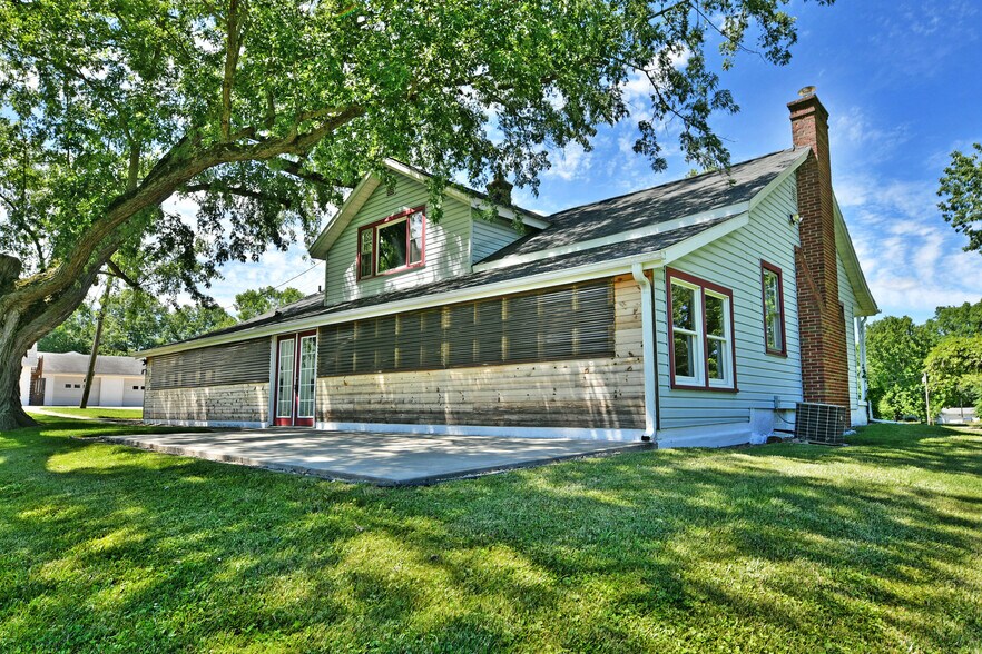 More Photos Of 4085 Herner County Line Rd, Southington Showroom For Sale