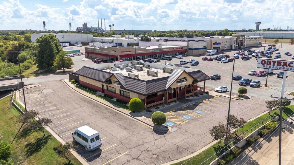 Primary Photo Of 4500 Franklin Ave, Waco Restaurant For Sale