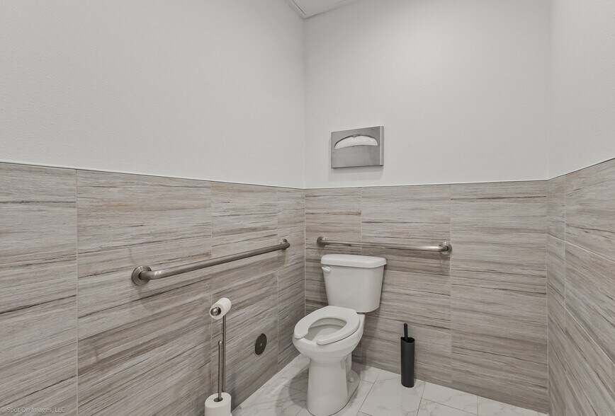 More Photos Of 1695 E Southlake Blvd, Southlake Freestanding For Lease