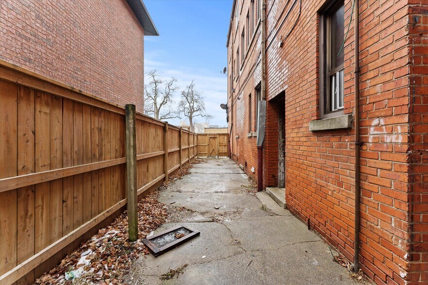 More Photos Of 581 Cataraqui St, Windsor Apartments For Sale