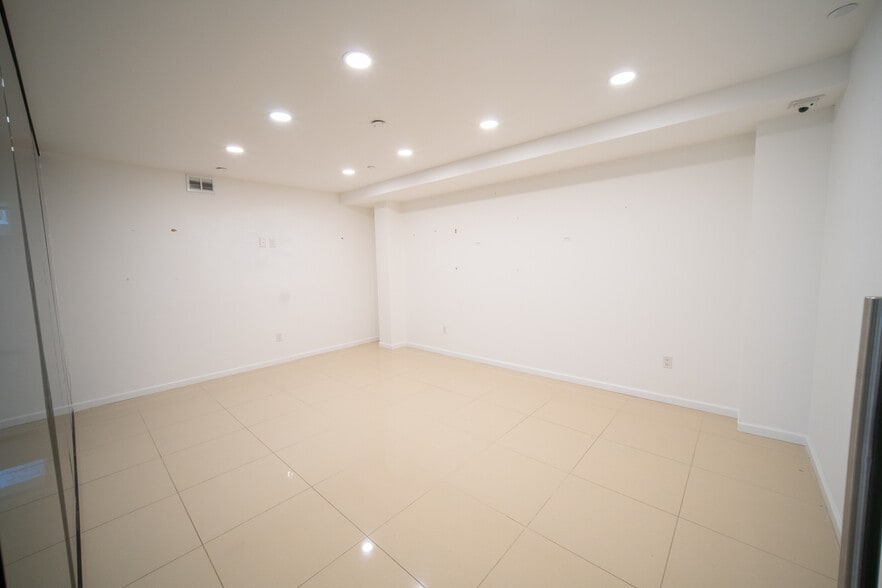 More Photos Of 38-06 Greenpoint Ave, Long Island City Apartments For Lease