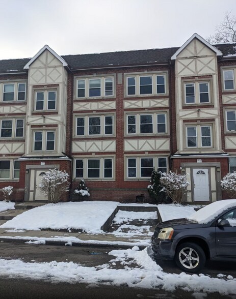 More Photos Of 1874 Marloes Ave, Cleveland Apartments For Sale