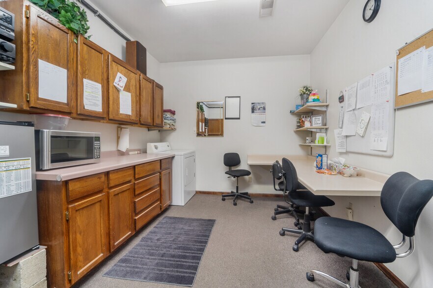 More Photos Of 155 W Menasha Ave, Whitelaw Flex For Sale