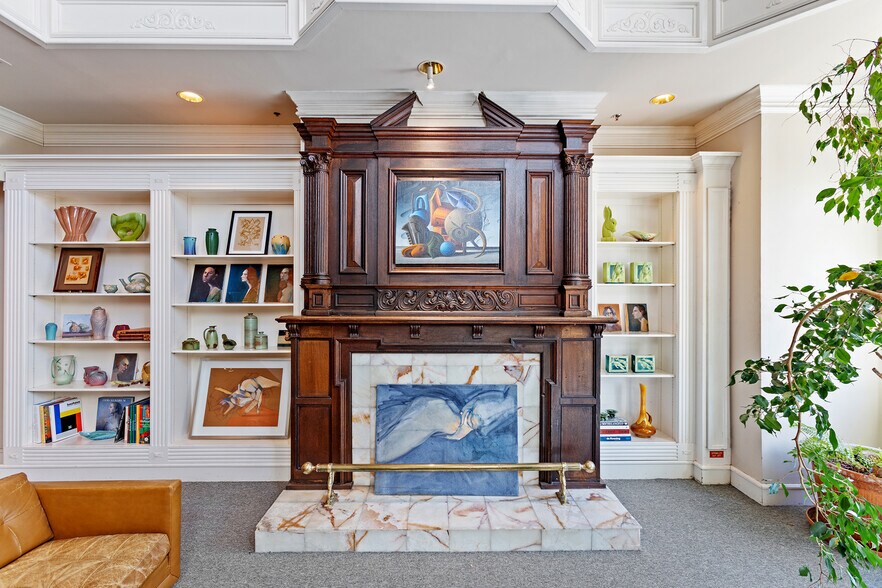 More Photos Of 4821 Broadway St, Addison Office For Sale