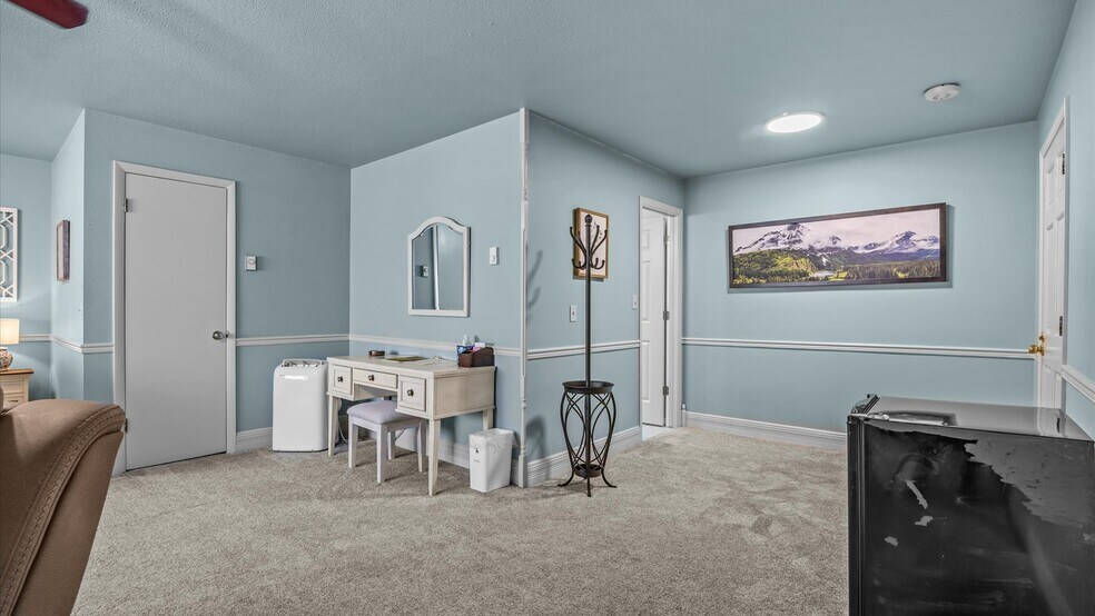 More Photos Of 118 6TH Ave, Ouray Hotel For Sale