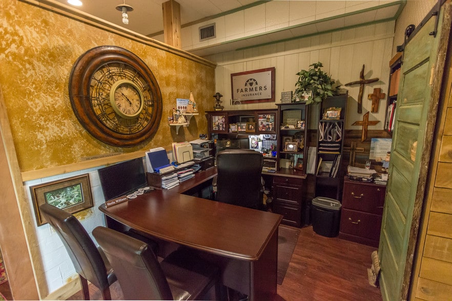 More Photos Of 210 W Houston St, Cleveland Office For Lease