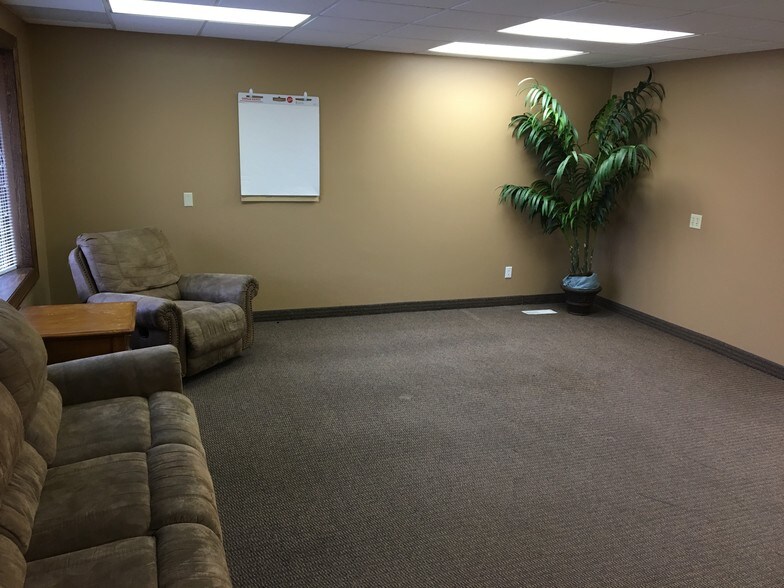 Primary Photo Of 522 Faxon Rd N, Norwood Young America Medical For Lease