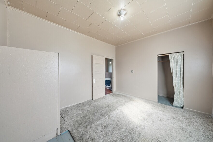 More Photos Of 210 Miles Ave, Clyde Park Specialty For Sale