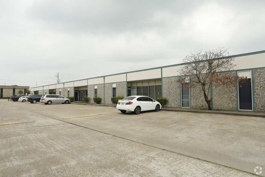 More Photos Of 4540 W 34th St, Houston Flex For Lease
