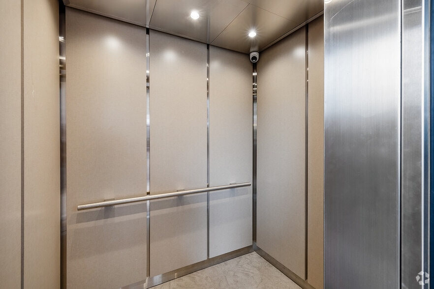 More Photos Of 8205 Santa Monica Blvd, West Hollywood General Retail For Lease