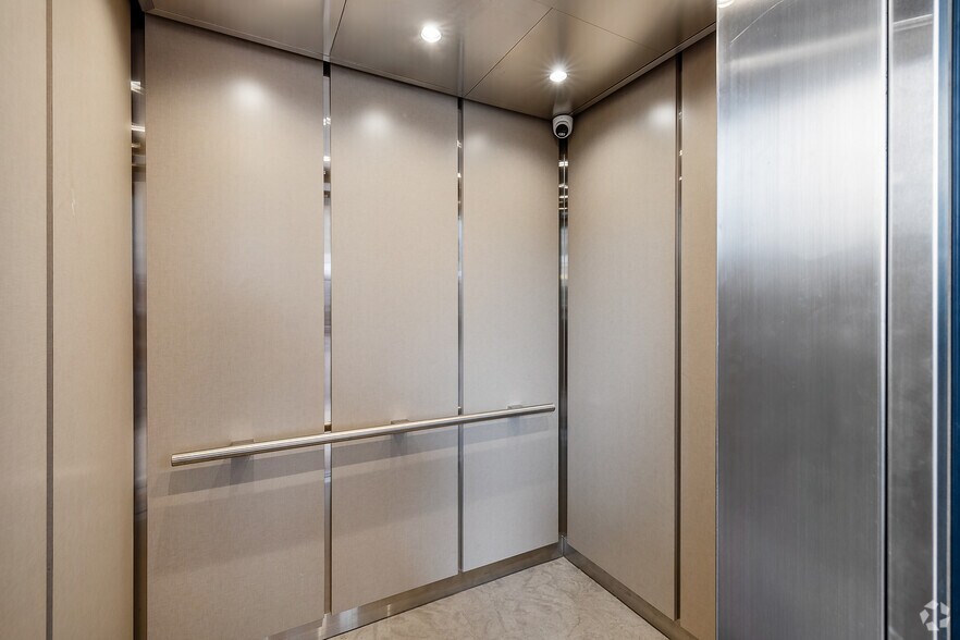 More Photos Of 8205 Santa Monica Blvd, West Hollywood General Retail For Lease