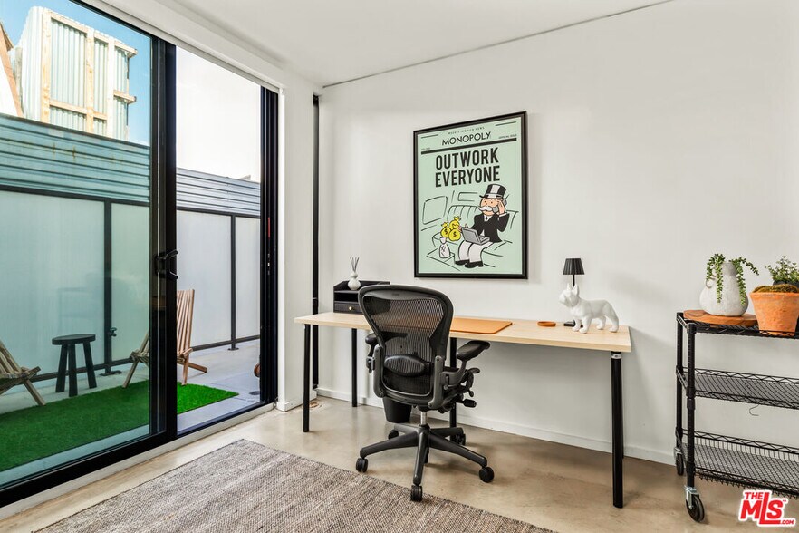 More Photos Of 700 Main St, Venice Office For Sale