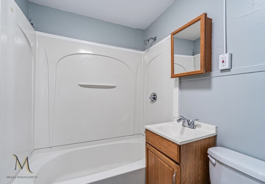 More Photos Of 95 School St, Chicopee Apartments For Sale