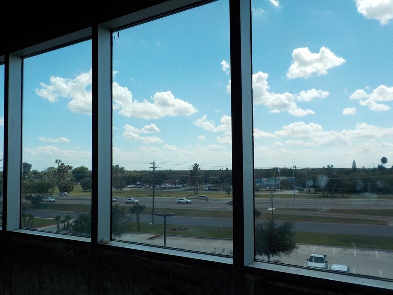 More Photos Of 5700 N Exp 77/83, Brownsville Medical For Lease
