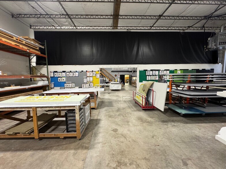 More Photos Of 125 N Service Rd, Saint Peters Warehouse For Sale